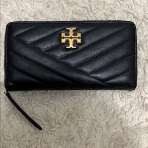 TORY BURCH KIRA CHEVRON ZIP CONTINENTAL WALLET.